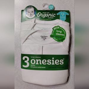 NWT Gerber organic cotton 3-6m 12-16lbs long sleeve onesies pkg of 3 in white